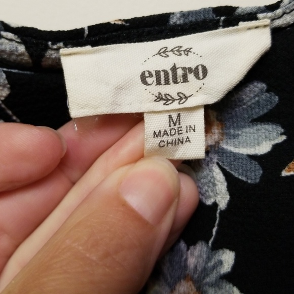 Boutique Cold Shoulder Top - Picture 4 of 7